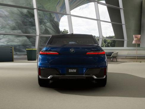 Used 2026 BMW 750e xDrive w/ Executive Package image 31