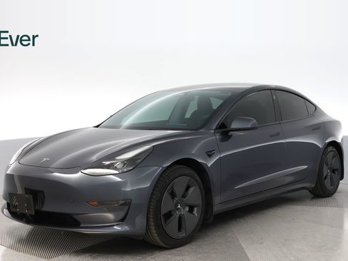Used 2023 Tesla Model 3 Standard Range RWD image 2