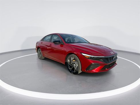 New 2025 Hyundai Elantra SEL image 2