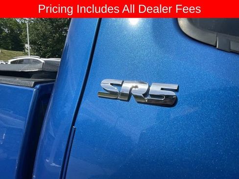 Used 2018 Toyota Tacoma SR5 AWD/4WD image 6