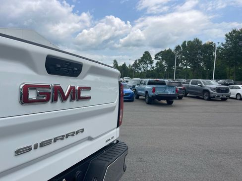 Used 2023 GMC Sierra 2500 SLE image 29