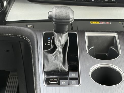 Certified 2025 Toyota Sienna LE FWD image 16