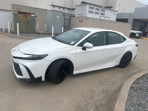 Used 2025 Toyota Camry SE FWD image 7