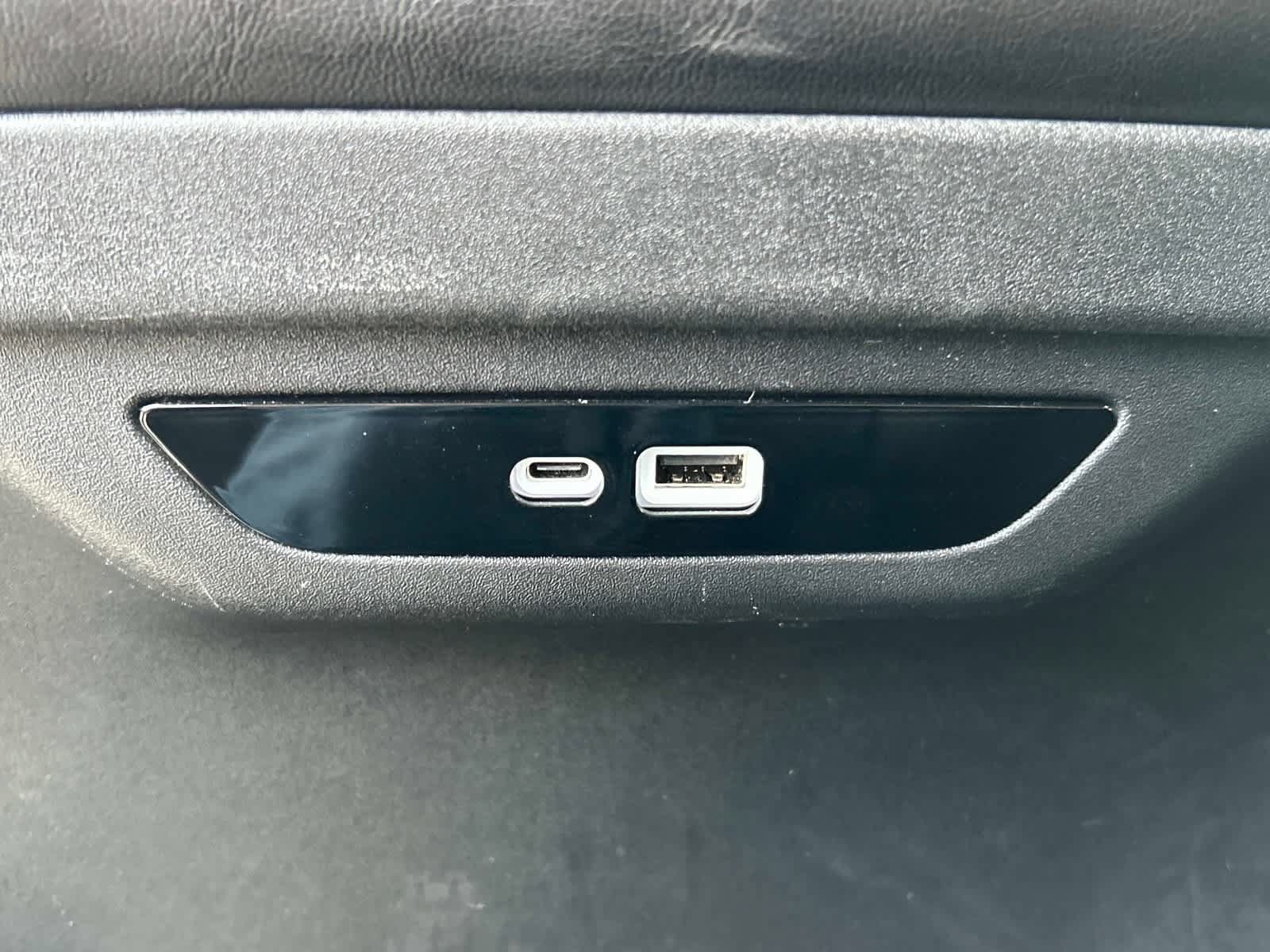 Used 2024 Chrysler Pacifica Touring-L FWD image 23