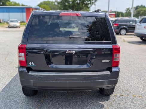 Used 2011 Jeep Patriot Latitude FWD image 5