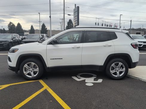 Used 2023 Jeep Compass Latitude w/ Convenience Group image 4