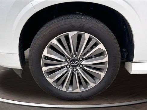 Used 2025 INFINITI QX80 Sensory AWD/4WD image 9