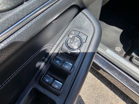 Used 2022 Ford Edge Titanium image 12