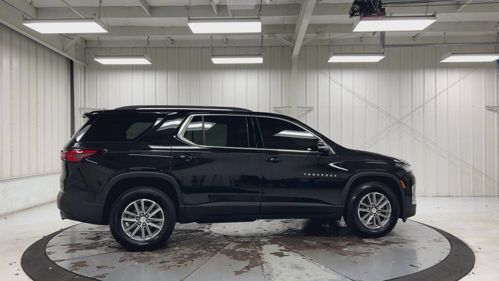Used 2022 Chevrolet Traverse LT FWD image 9