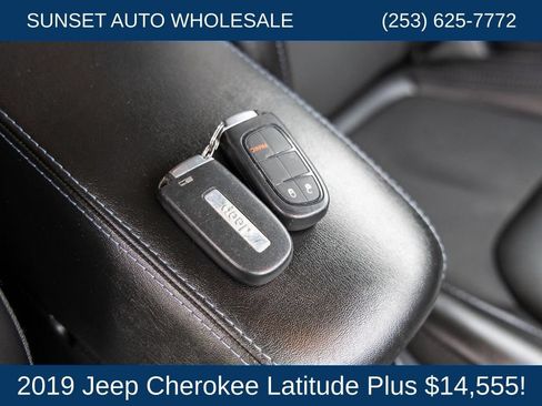 Used 2019 Jeep Cherokee Latitude Plus AWD/4WD image 66