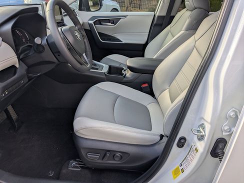 Used 2025 Toyota RAV4 XLE Premium image 14