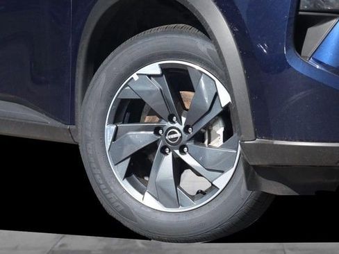 Certified 2025 Nissan Rogue SV AWD/4WD image 3