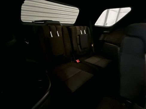 Used 2017 Ford Explorer XLT image 28