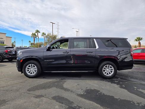 Used 2024 Chevrolet Suburban LT image 3