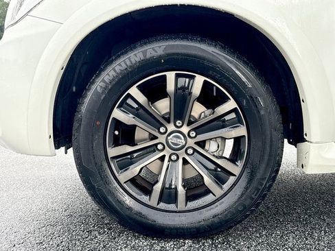 Used 2019 Nissan Armada Platinum w/ Captain's Chairs Package image 10