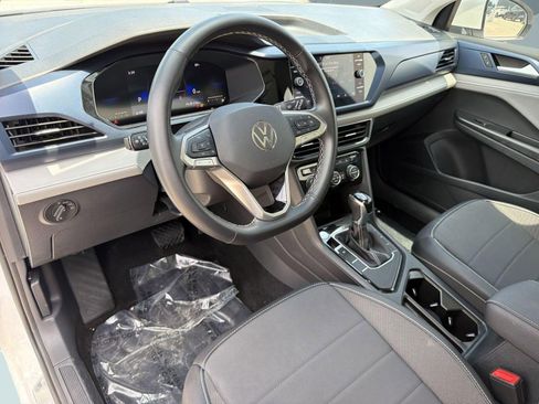 Used 2024 Volkswagen Taos SE FWD image 4