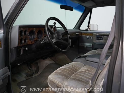 Used 1990 Chevrolet Suburban 2WD image 4