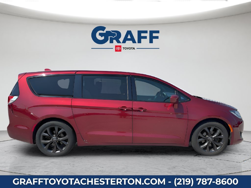 Used 2019 Chrysler Pacifica Touring Plus w/ S Appearance Package FWD image 5