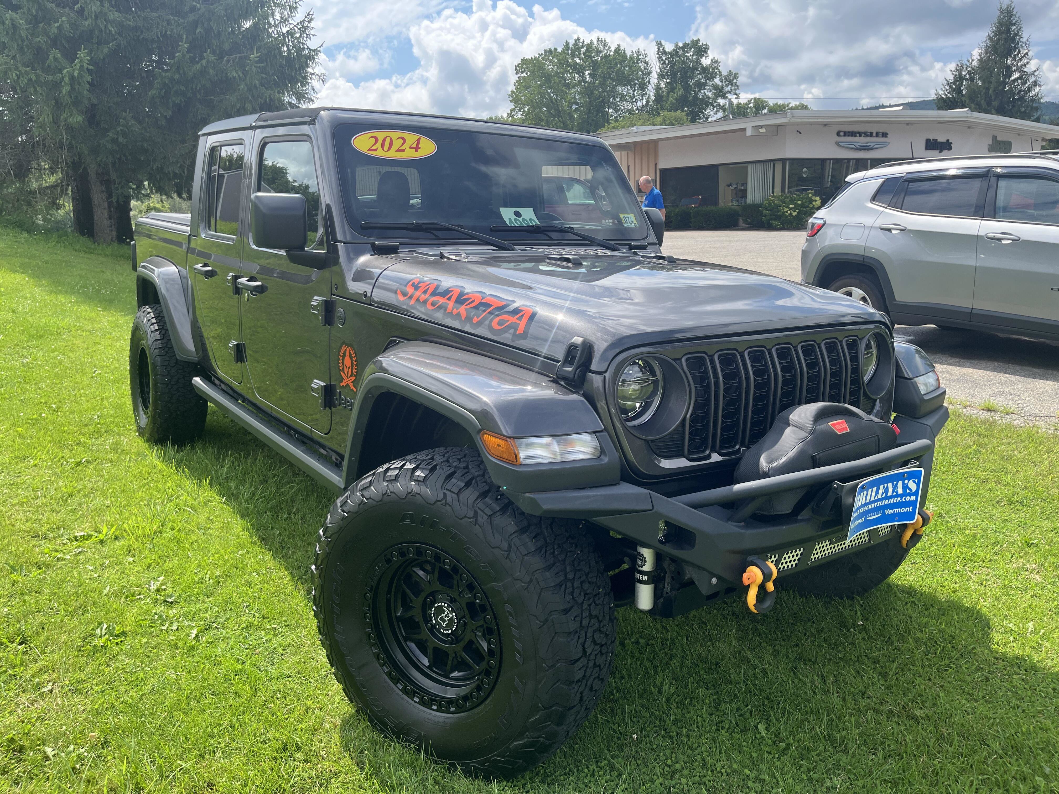 Certified 2024 Jeep Gladiator Sport AWD/4WD image 3