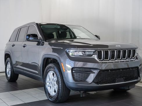 Certified 2023 Jeep Grand Cherokee Laredo AWD/4WD image 1