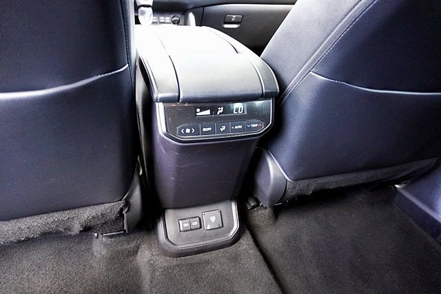 Used 2023 Toyota Highlander Limited FWD image 30