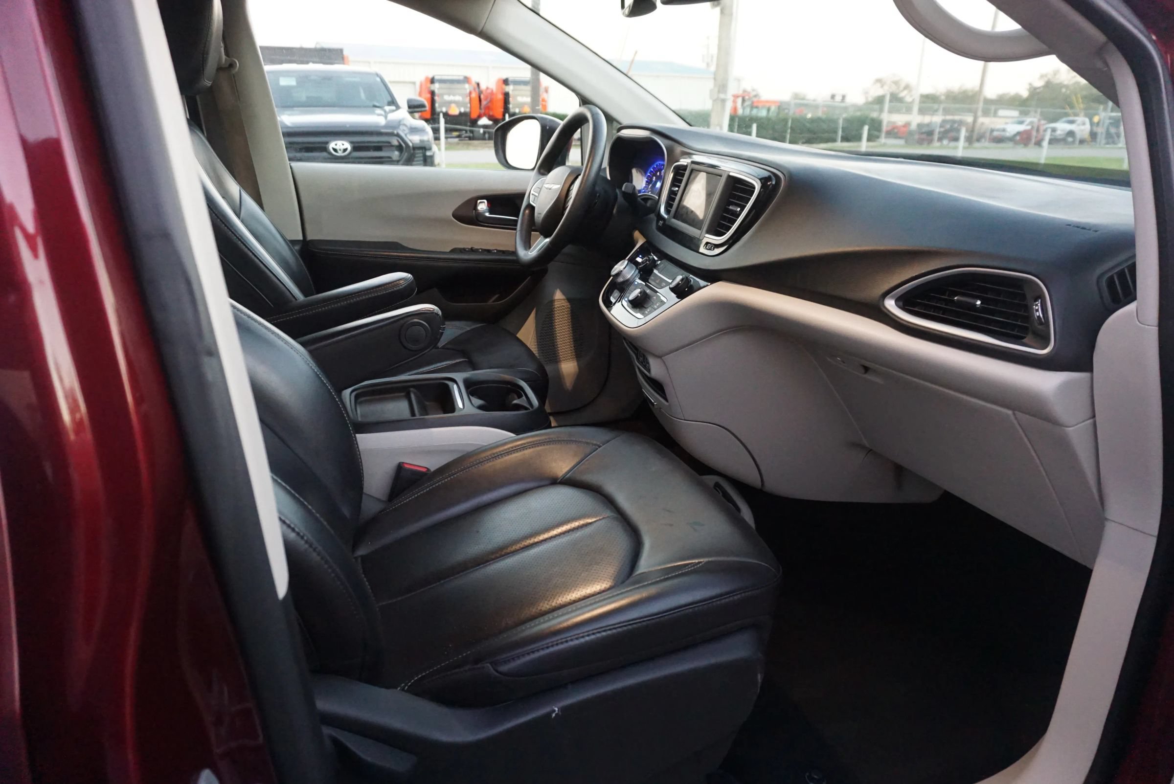 Used 2021 Chrysler Voyager Lxi FWD image 19