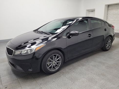 Used 2018 Kia Forte S image 2