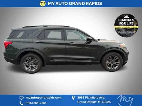 Used 2022 Ford Explorer XLT w/ Equipment Group 202A AWD/4WD image 8