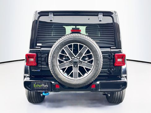 Used 2023 Jeep Wrangler Unlimited Sahara image 7