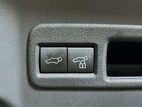 Used 2025 Toyota bZ4X FWD image 29