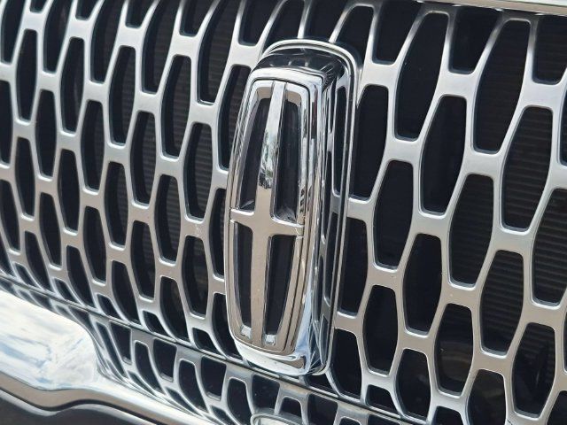 Certified 2023 Lincoln Nautilus AWD w/ Premium Package image 9