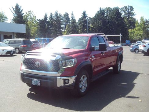 Used 2020 Toyota Tundra SR5 w/ SR5 Convenience Package AWD/4WD image 1