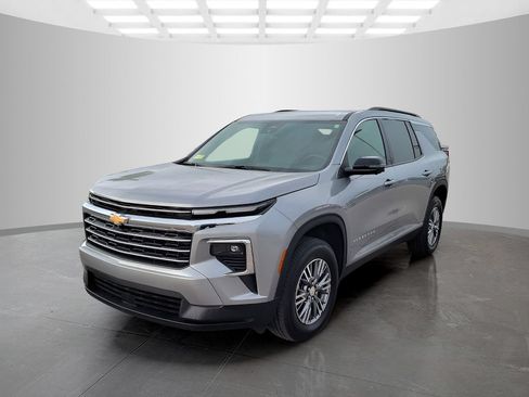 Used 2026 Chevrolet Traverse LT w/ Driver Confidence Package AWD/4WD image 3