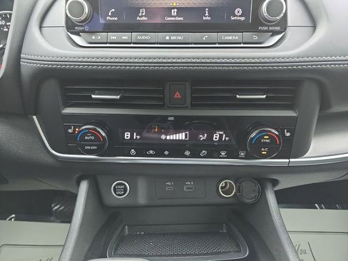 Used 2023 Nissan Rogue SV w/ SV Premium B Package image 27