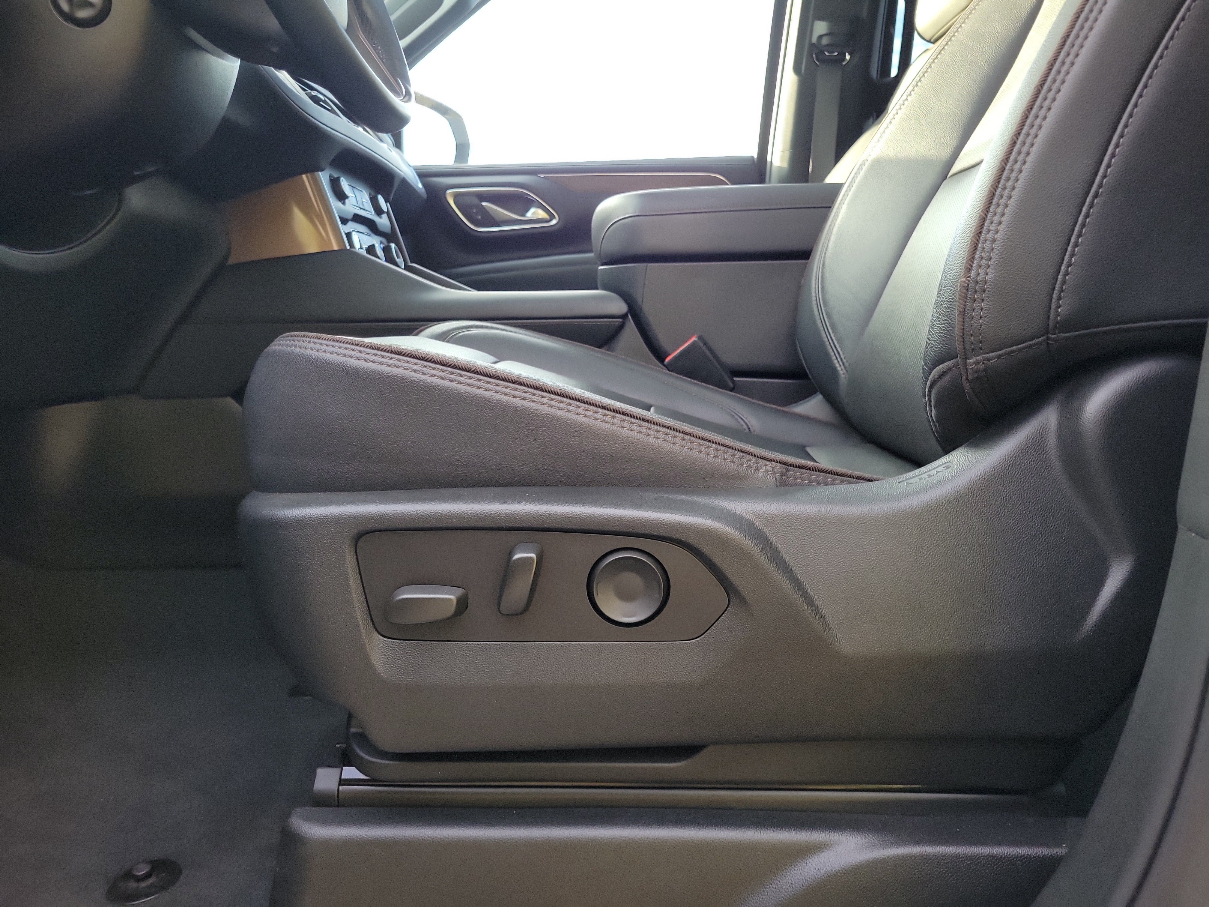 Used 2023 Chevrolet Suburban High Country AWD/4WD image 16