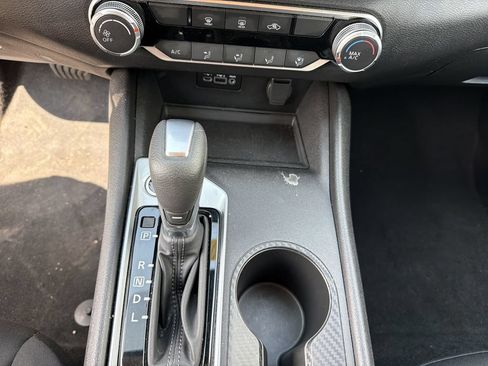 Used 2025 Nissan Altima 2.5 SV FWD image 21
