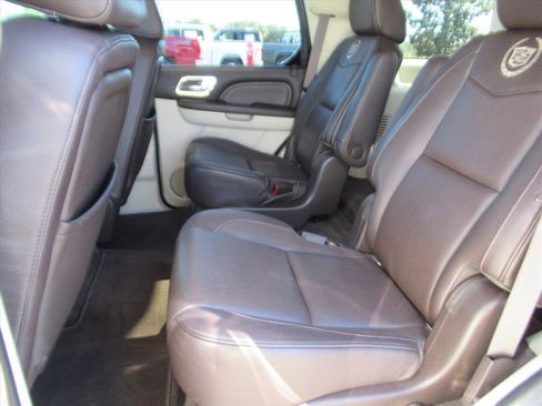 Used 2013 Cadillac Escalade Platinum image 29