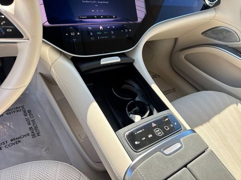 Used 2023 Mercedes-Benz EQS 580 4MATIC Sedan w/ Executive Rear Seat Package image 30