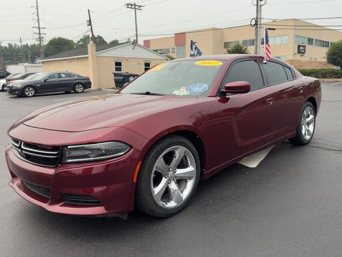 Used 2017 Dodge Charger SE RWD image 4