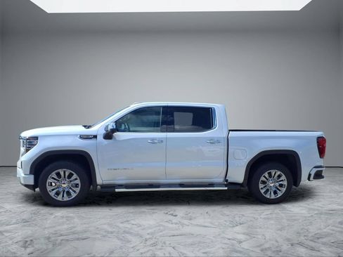 Used 2024 GMC Sierra 1500 Denali w/ Technology Package AWD/4WD image 4
