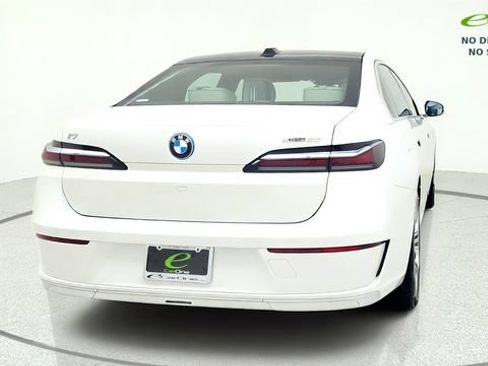 Used 2023 BMW i7 xDrive60 AWD/4WD image 8