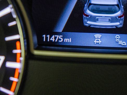 Used 2020 Nissan Pathfinder SV image 33