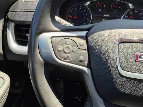 Used 2024 GMC Terrain SLT AWD/4WD image 4