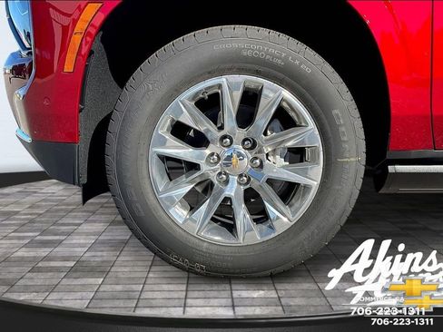 New 2026 Chevrolet Suburban Premier RWD image 18