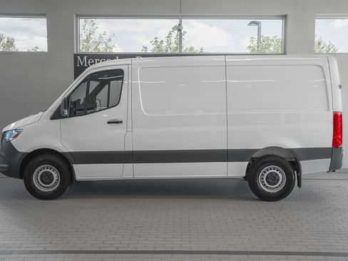 Used 2025 Mercedes-Benz Sprinter 2500 image 2