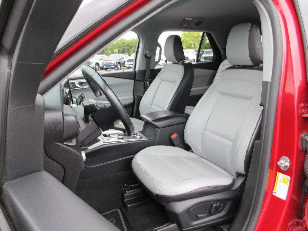 Used 2021 Ford Explorer XLT w/ Equipment Group 202A AWD/4WD image 19