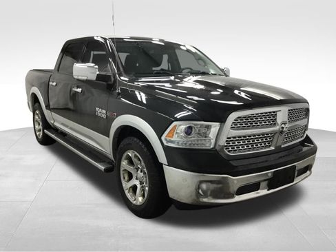 Used 2017 RAM 1500 Laramie w/ Convenience Group AWD/4WD image 3