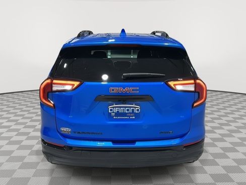 Used 2024 GMC Terrain SLT w/ Elevation Edition image 4