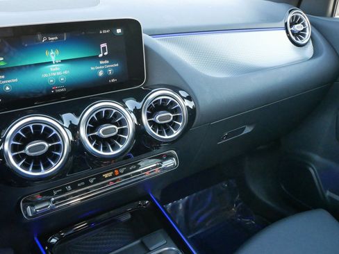 Used 2021 Mercedes-Benz GLA 250 4MATIC image 37