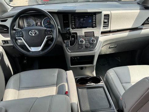 Used 2018 Toyota Sienna XLE w/ Protection Package AWD/4WD image 12